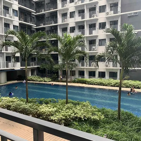 Minimalist Big 1BR Pool View MOA Airport